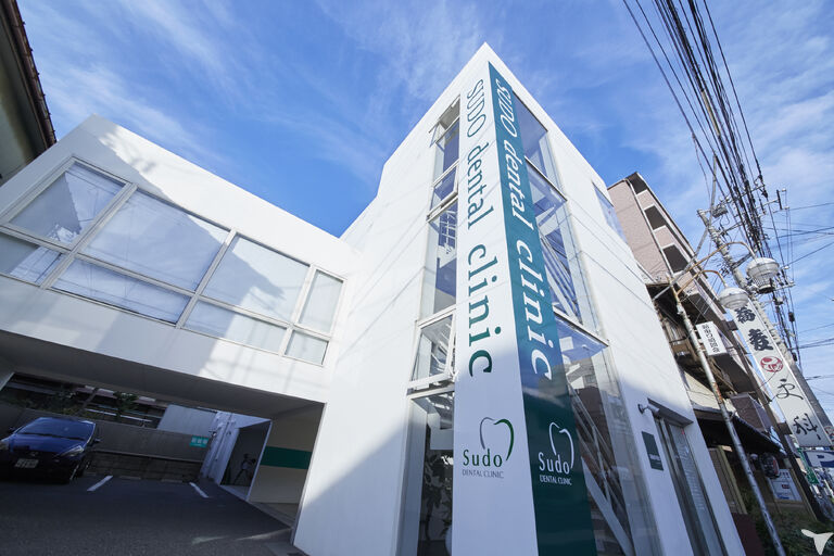 3階建ての歯科専用ビル