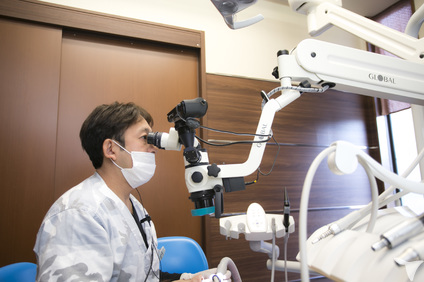 手術はマイクロスコープ