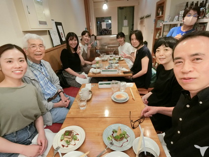 食事会での一場面