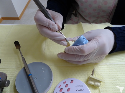 インレーをワックスアップ