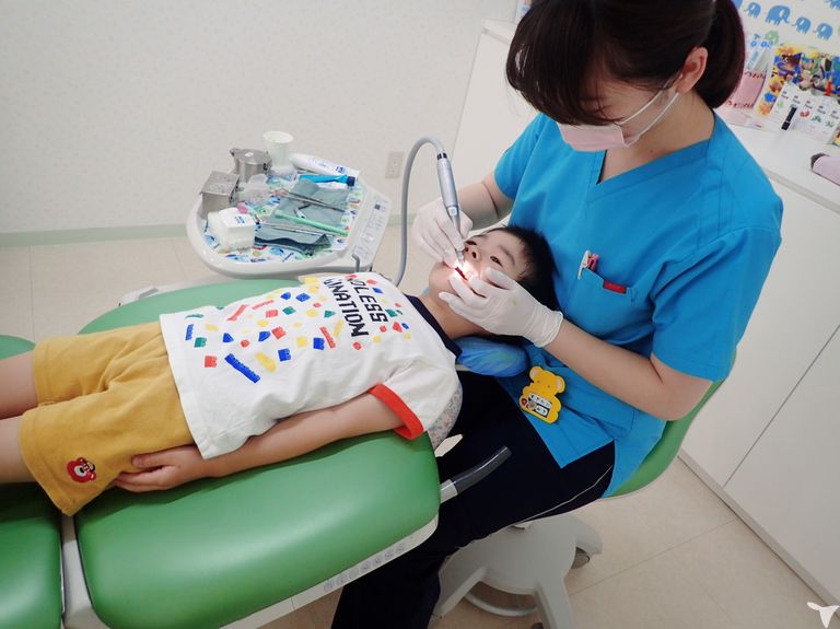 泣く子の治療は大変？