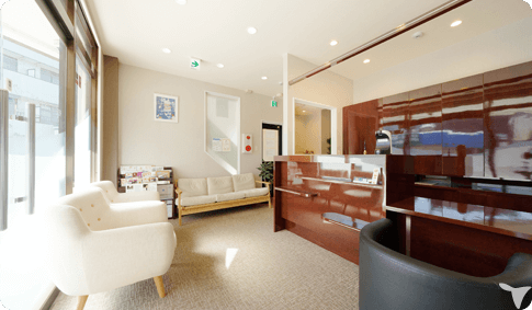 落ち着いた雰囲気の待合室