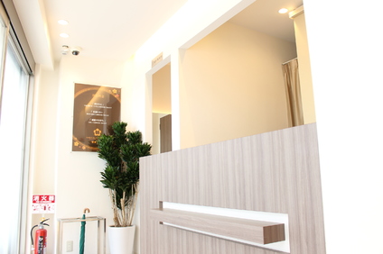 明るくて綺麗な受付です。