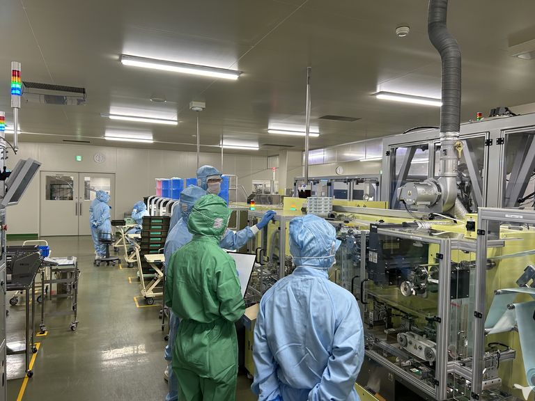 「工場見学の様子」