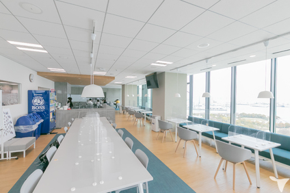 綺麗なオフィス勤務