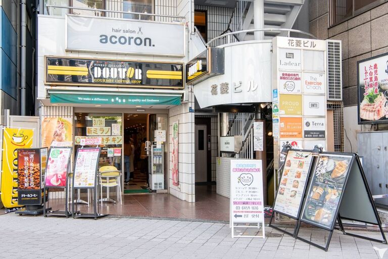 １階がドトールのビルです