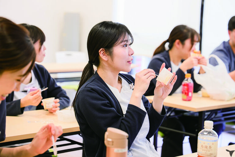 休憩室も広々