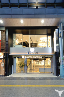 四日市駅前を明るく照らす