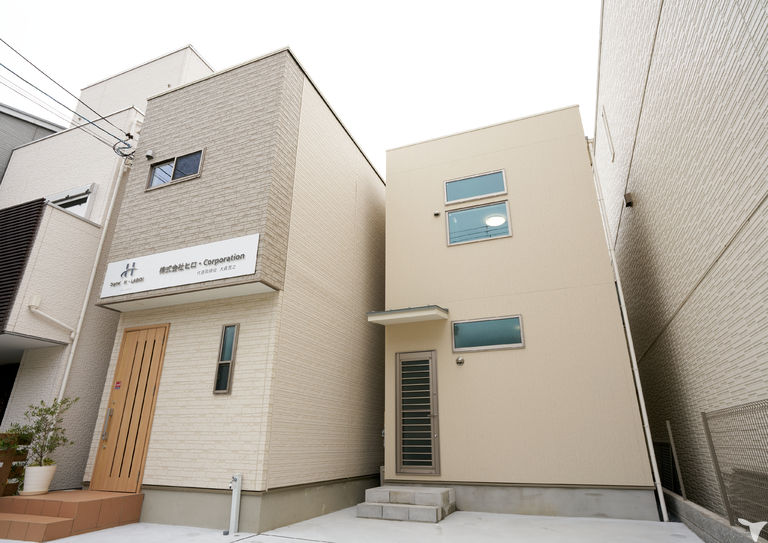社屋正面